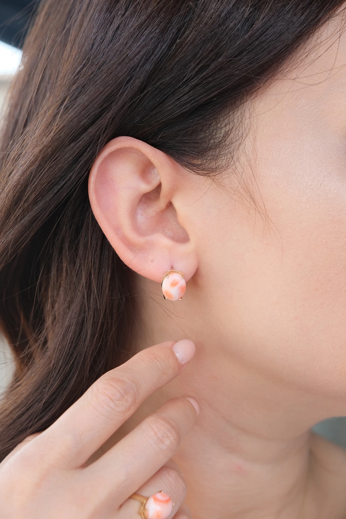 Asil 14 Ayar Taşlı Somon Rengi Oval Altın Küpe TKM1535