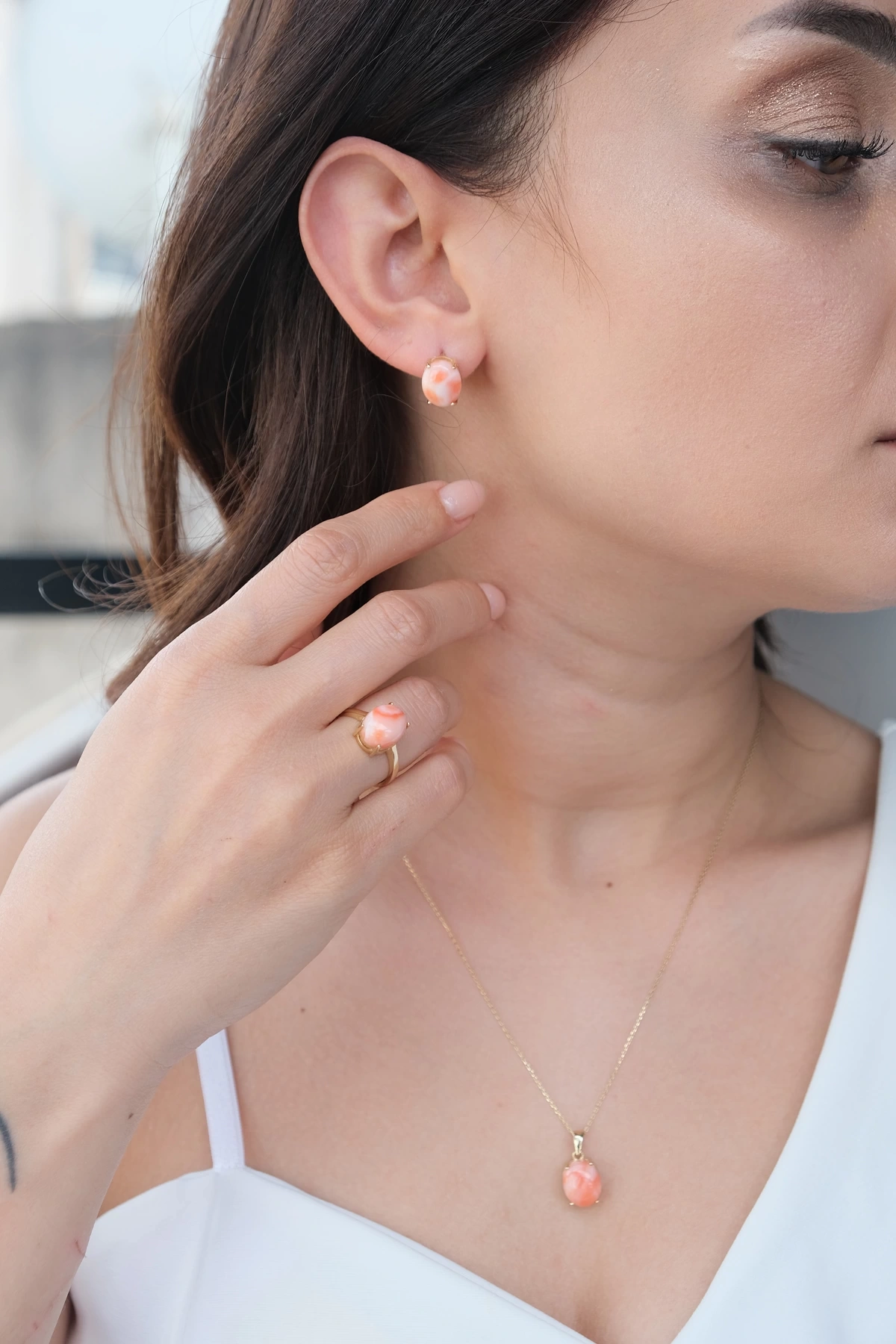 Asil 14 Ayar Taşlı Somon Rengi Oval Altın Küpe TKM1535