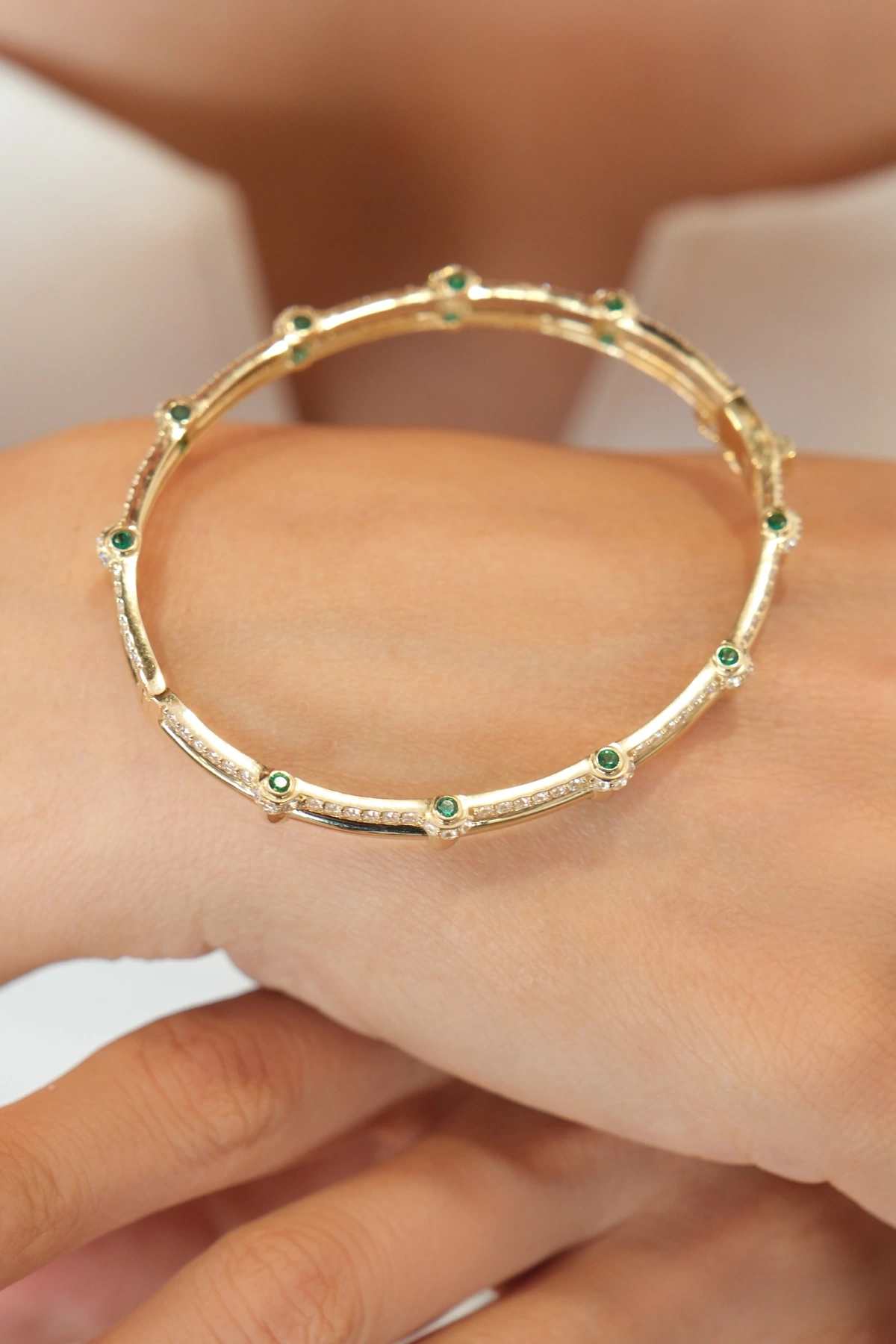 Asil 14 Ayar Yeşil Taşlı Altın Kelepçe Bileklik BLZ1848