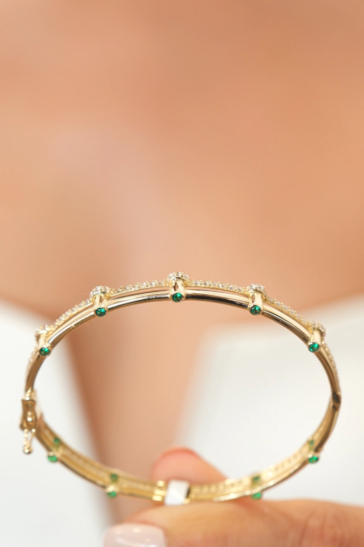 Asil 14 Ayar Yeşil Taşlı Altın Kelepçe Bileklik BLZ1848