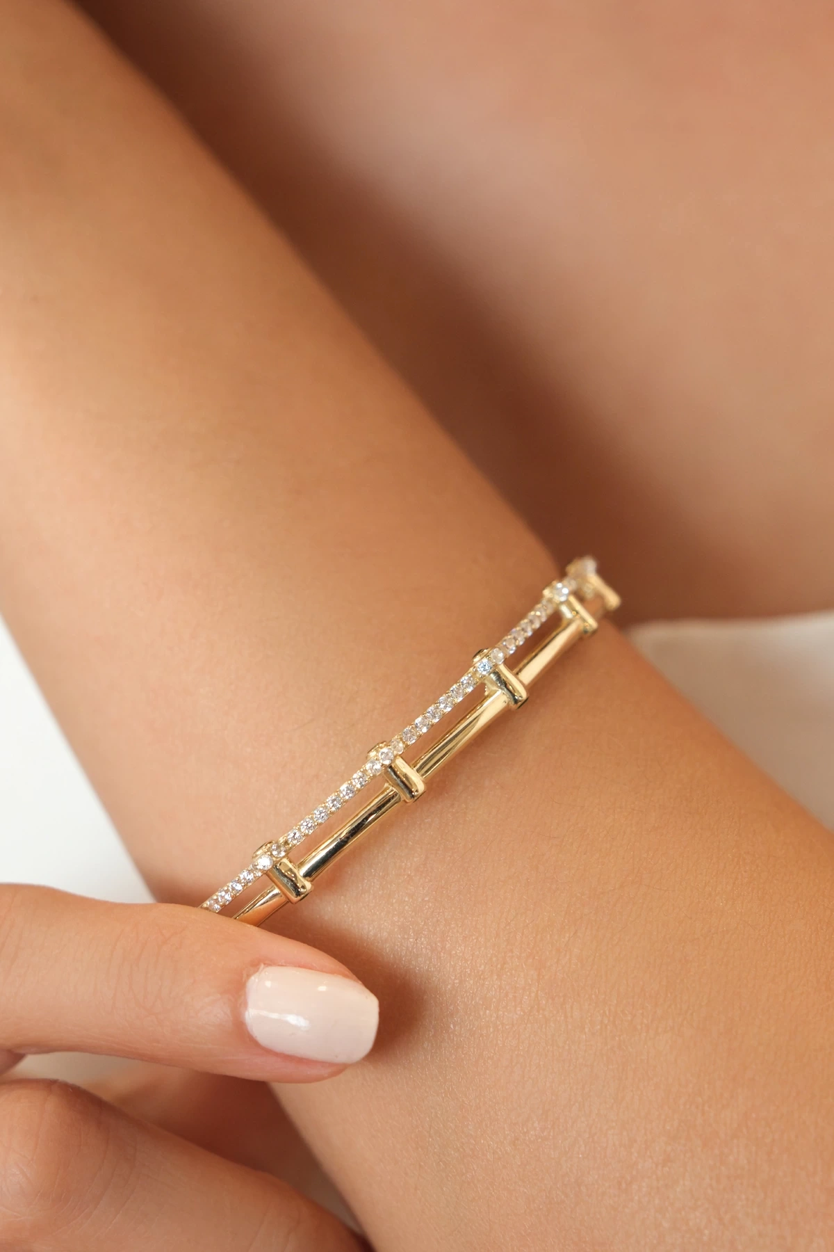 Asil 14 Ayar Yeşil Taşlı Altın Kelepçe Bileklik BLZ1848