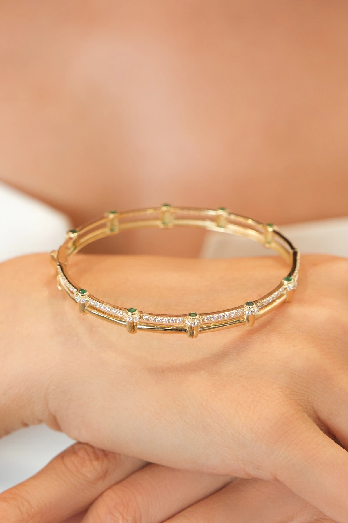 Asil 14 Ayar Yeşil Taşlı Altın Kelepçe Bileklik BLZ1848