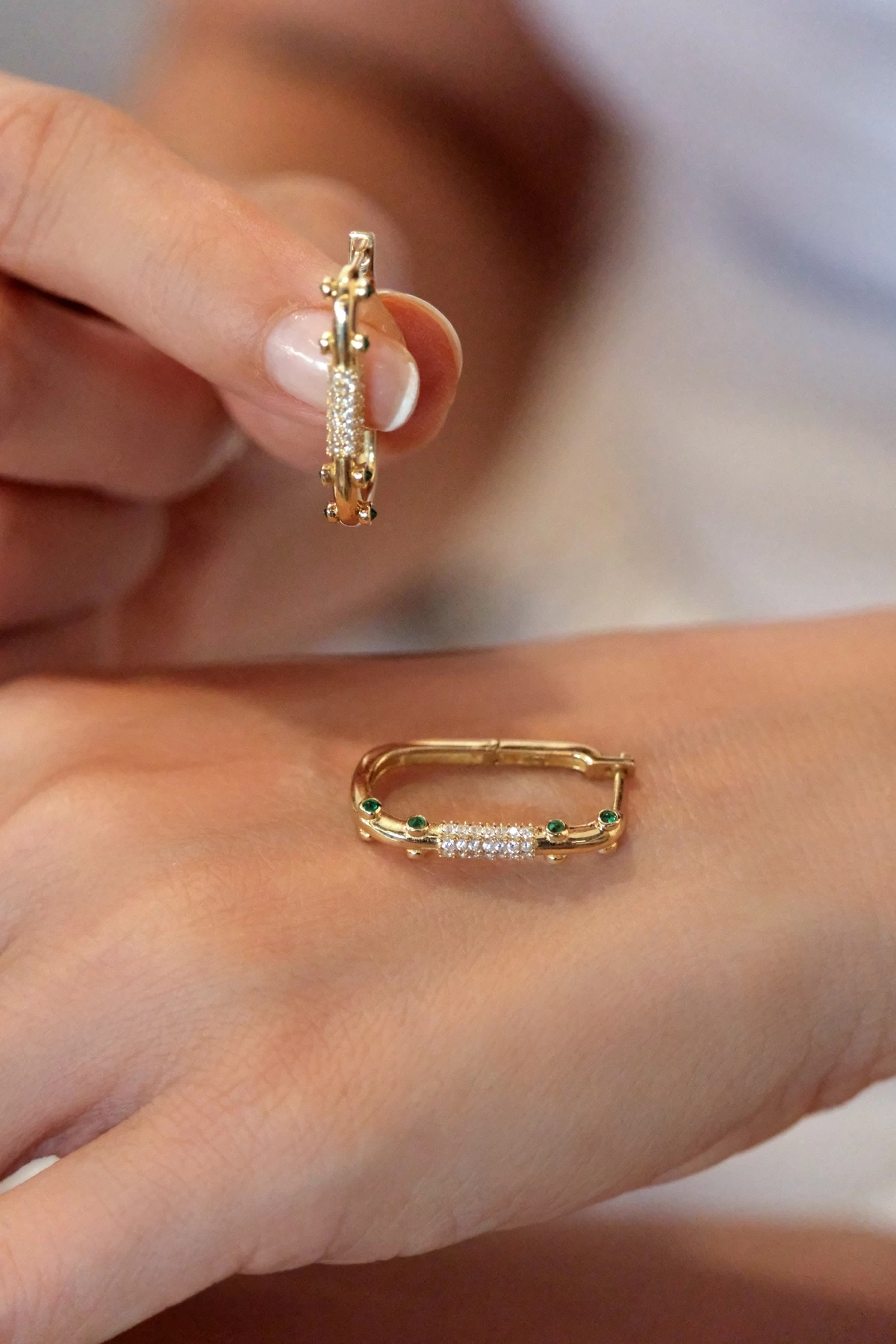 Asil 14 Ayar Yeşil Taşlı Dikdörtgen Halka Altın Küpe KP5037