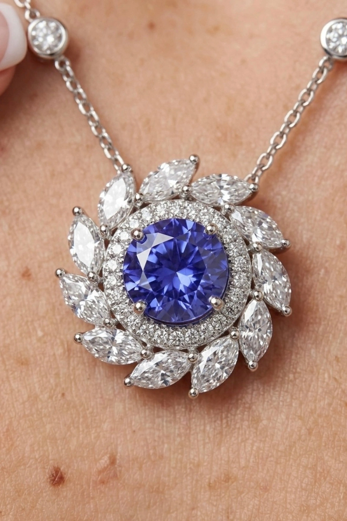 2.32 Ct. Mavi Taşlı Pırlanta Kolye