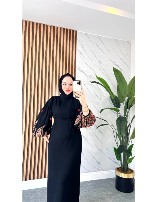 Balon Kollu Nakışlı Elbise