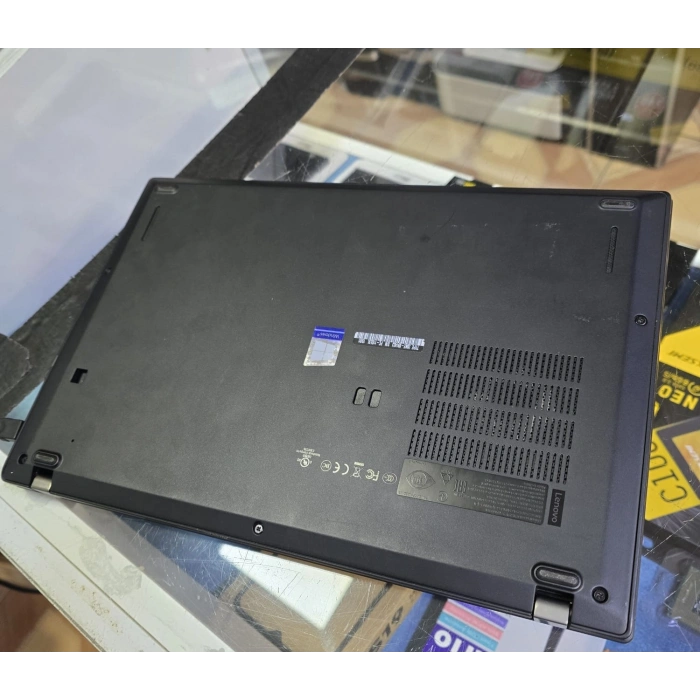 LENOVO THİNKPAD X280 İ5 8.NESİL 8GB RAM 256GB