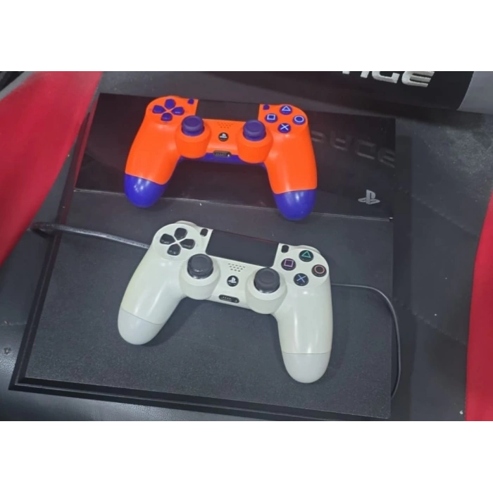 PS4 STANDART MAT KASA 1TB 2 ORJİNAL KOL 4 ADET OYUN