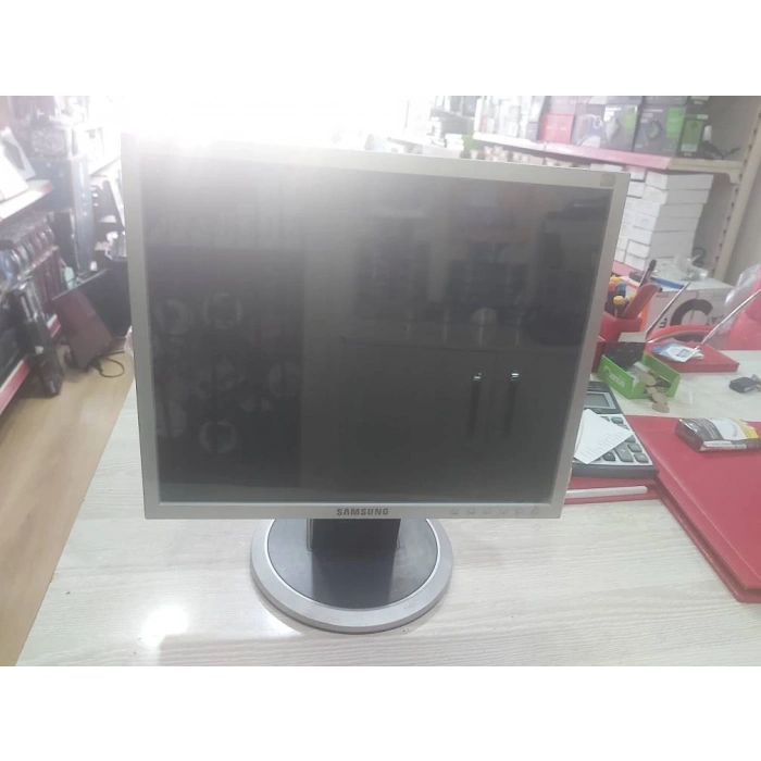 SAMSUNG 740N 17 KARE MONİTÖR
