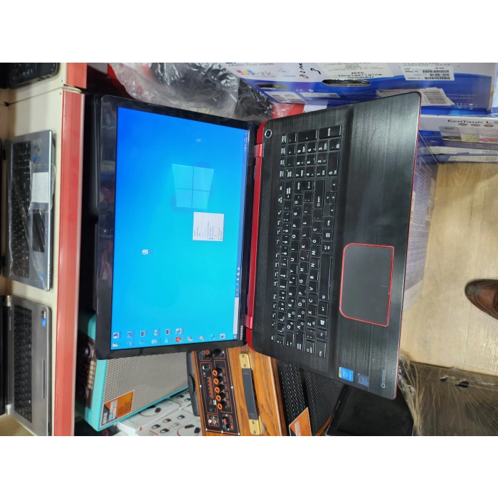 TOSHIBA QOSMİO X70 CORE İ7 4720HQ 2.6GHZ-16GB-512GB SSD-2GB-17.3-W10 NOTEBOOK