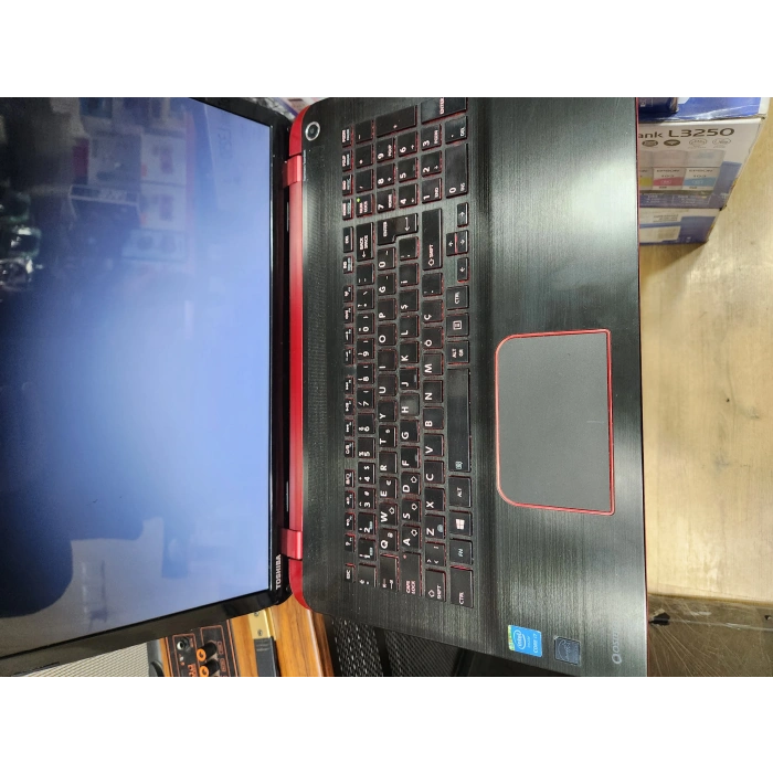 TOSHIBA QOSMİO X70 CORE İ7 4720HQ 2.6GHZ-16GB-512GB SSD-2GB-17.3-W10 NOTEBOOK