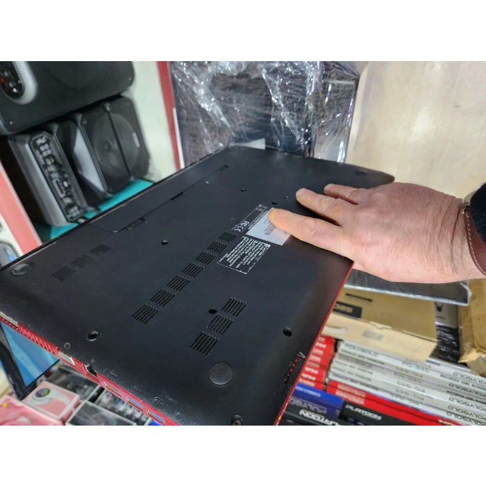 TOSHIBA QOSMİO X70 CORE İ7 4720HQ 2.6GHZ-16GB-512GB SSD-2GB-17.3-W10 NOTEBOOK