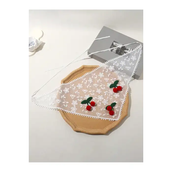 3D Boyutlu Kirazlı Beyaz Tül Çiçekli Puantiyeli Bohem Dantelli Saç Bandanası - Yazlık Üçgen Bandana