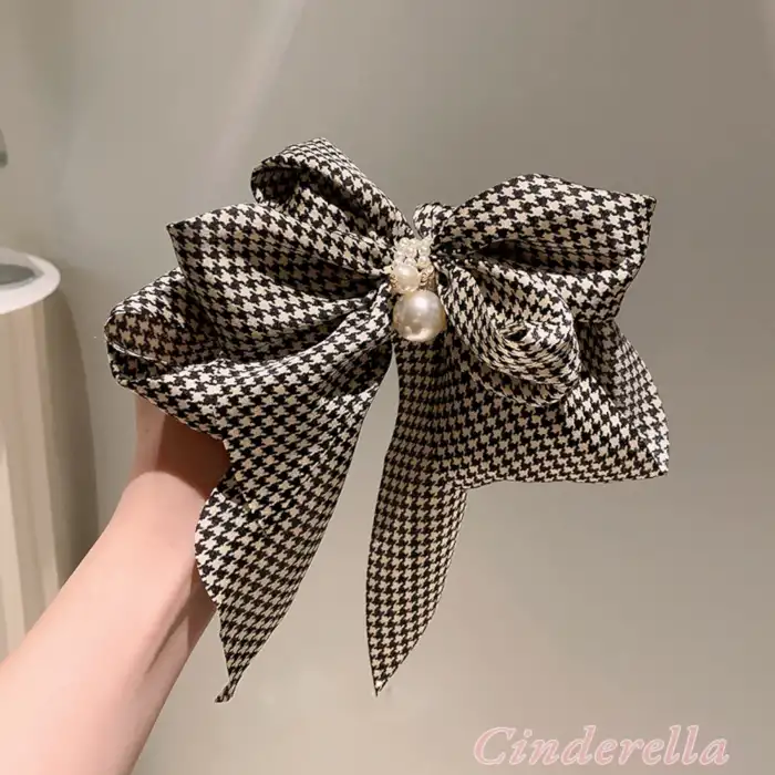 Balıksırtı Desenli İncili Taşlı Zarif Fiyonk Otomatik Toka - Yeni Sezon Fiyonklu Klipsli Saç Tokası