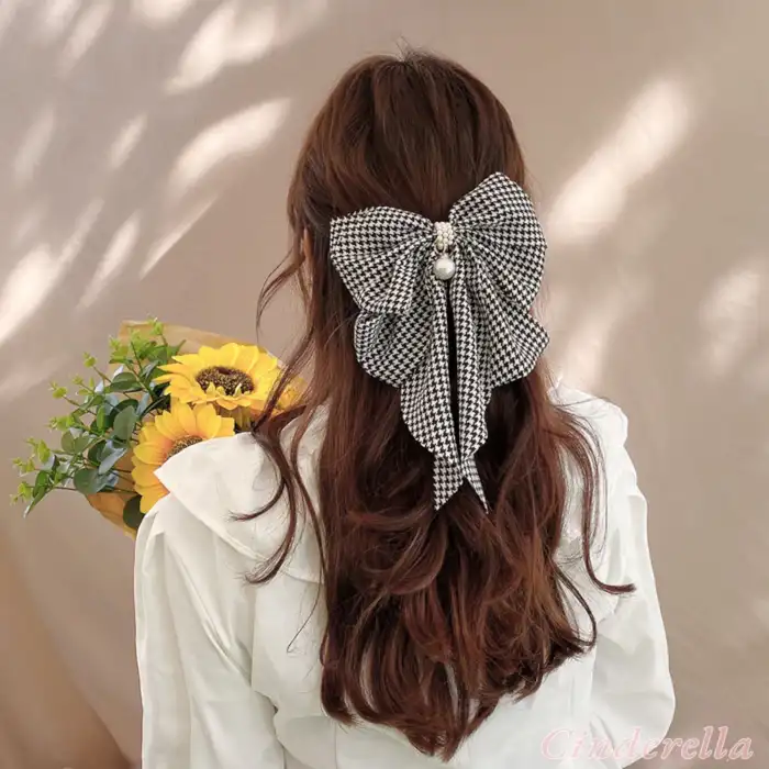 Balıksırtı Desenli İncili Taşlı Zarif Fiyonk Otomatik Toka - Yeni Sezon Fiyonklu Klipsli Saç Tokası