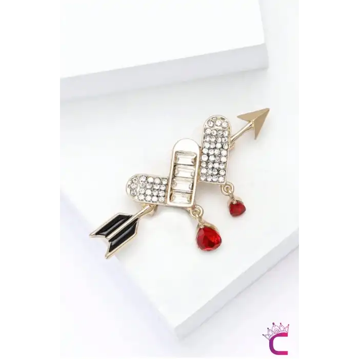 Kırmızı Zümrüt Taşlı Sallantılı Aşk Oklu Kalpli Kadın Broş - Hediyelik Sevgililer Günü Hediyesi Broş