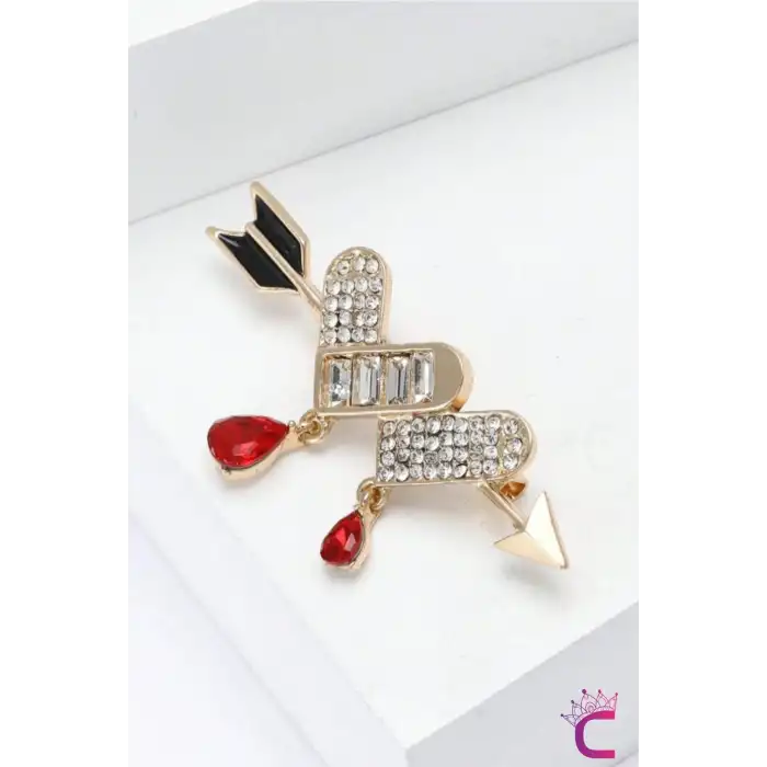 Kırmızı Zümrüt Taşlı Sallantılı Aşk Oklu Kalpli Kadın Broş - Hediyelik Sevgililer Günü Hediyesi Broş