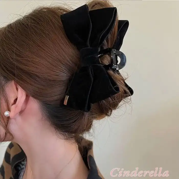 LoveDays Mat Kadife Kumaş Büyük Boy Fiyonk Model Kadın Mandal Toka Siyah - Mandallı Saç Topuz Tokası