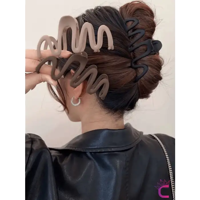 Mat Kahverengi Büyük Boy Kadın Mandal Toka 13cm Plastik - Şık ve Zarif Mandallı Saç Topuz Tokası