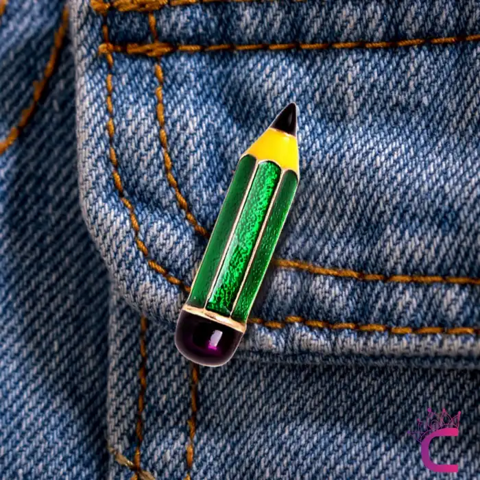 Öğretmen & Öğrenci Yeşil Kalem Broş Metal - Hediyelik Öğretmenler Günü Broş Ceket Yaka İğnesi Broşu