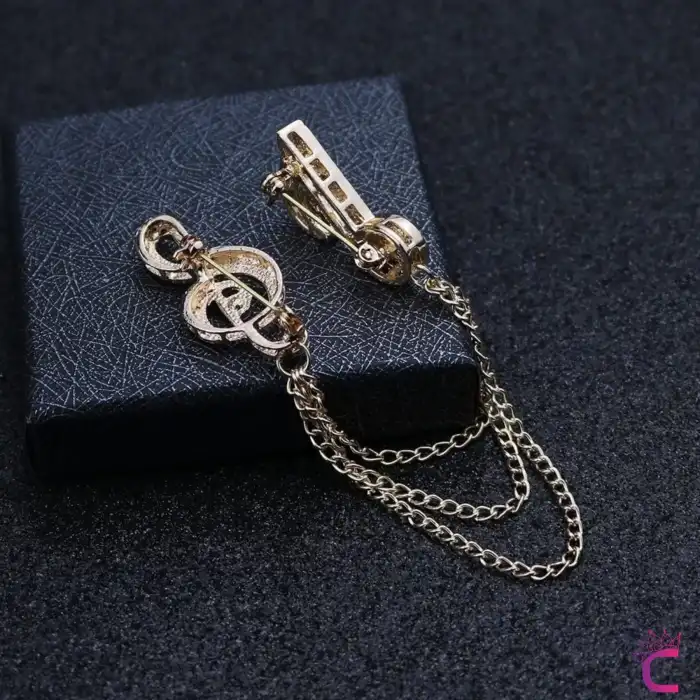 Sol Anahtarı Müzik Notası Zirkon Taşlı Zincirli Broş Gold - Unisex Yaka Zinciri Ceket Kıyafet İğnesi