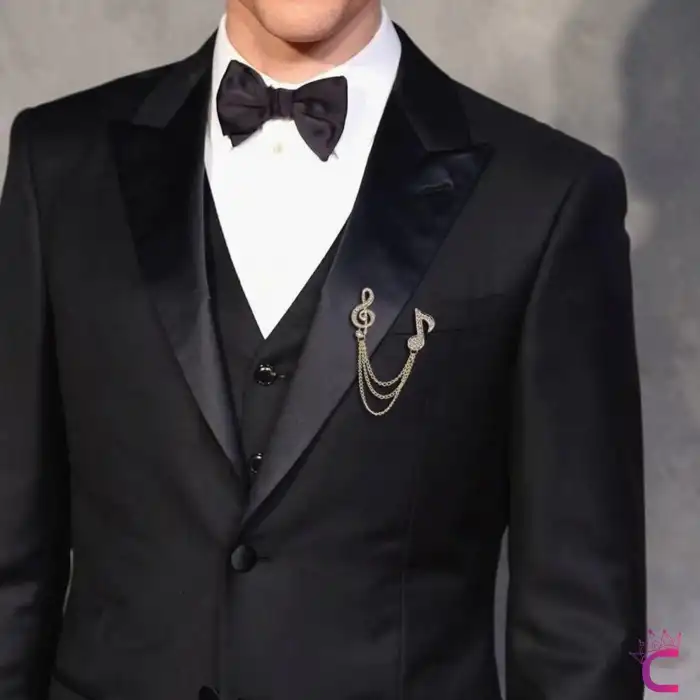 Sol Anahtarı Müzik Notası Zirkon Taşlı Zincirli Broş Gold - Unisex Yaka Zinciri Ceket Kıyafet İğnesi