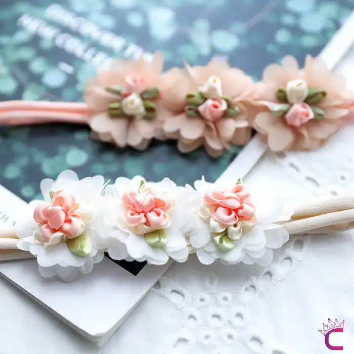 Zarif Çiçekli Yumuşak Kız Bebek Bandana Krem Beyaz Tonlu - Hediyelik Doğum Günü Tokası Saç Bandı