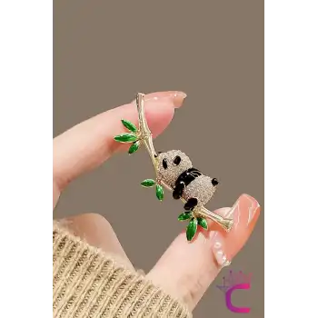Dal Üstünde Sevimli Panda Tasarım Kristal Taşlı Broş - Hediyelik Kadın Ceket Yaka İğnesi Broşu