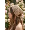 Yazlık Bohem Dairesel Çiçek Motifli Örgü Saç Bandanası Bej - Crochet Delikli File Örme Üçgen Bandana