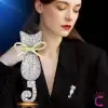 Rhine-Stone Taşlı Kedi Tasarım Kadın Broş - Şık Günlük Kıyafet Elbise Ceket Yaka İğnesi Broşu