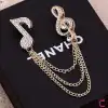 Sol Anahtarı Müzik Notası Zirkon Taşlı Zincirli Broş Gold - Unisex Yaka Zinciri Ceket Kıyafet İğnesi