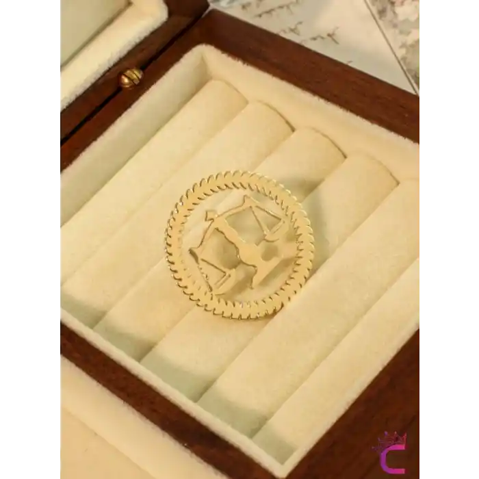 Avukat Hakim Savcı Adalet Broş Gold - Yaka Rozeti İğnesi Pin Broş Terazi Burcu Aksesuar Hediyesi