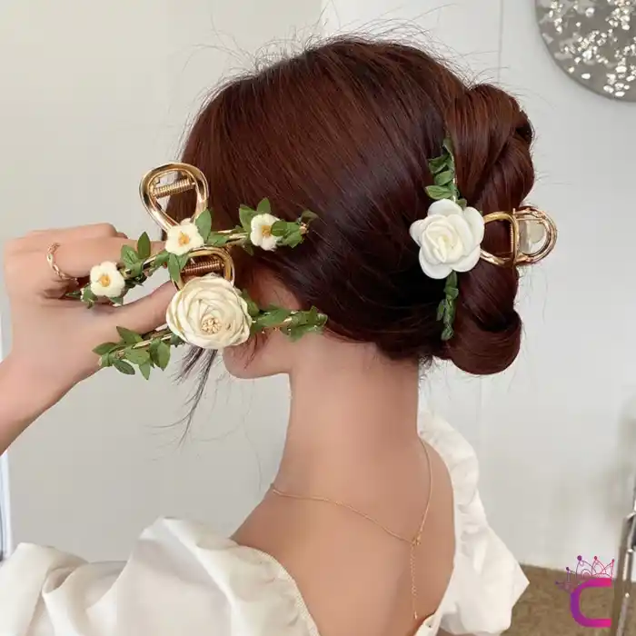 Beyaz Kamelya Çiçekli Sarmaşık Yapraklı Kadın Metal Mandal Toka Gold 11.5cm - Hediyelik Saç Tokası