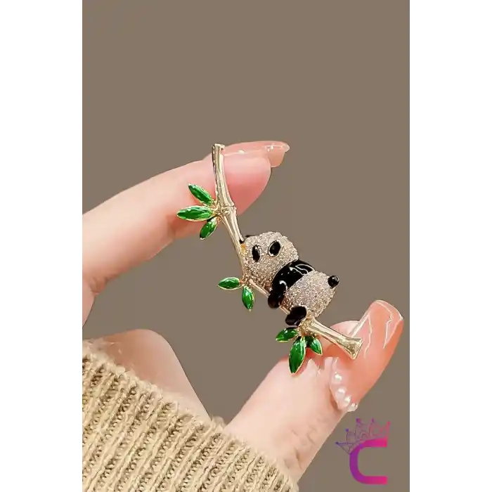 Dal Üstünde Sevimli Panda Tasarım Kristal Taşlı Broş - Hediyelik Kadın Ceket Yaka İğnesi Broşu