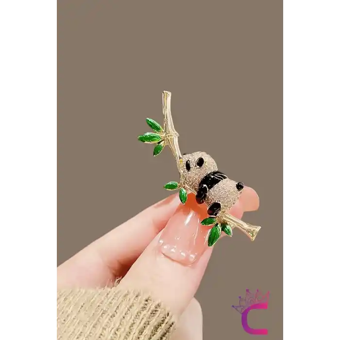 Dal Üstünde Sevimli Panda Tasarım Kristal Taşlı Broş - Hediyelik Kadın Ceket Yaka İğnesi Broşu