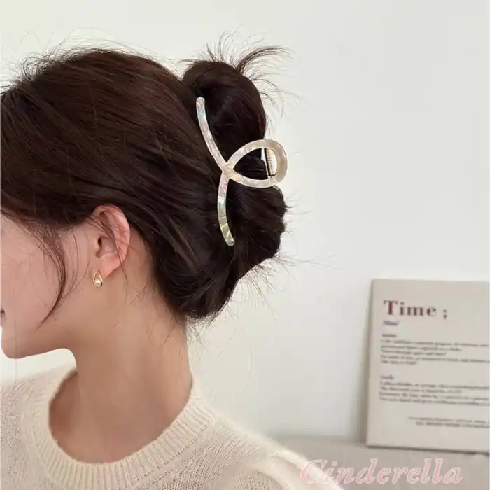 Fiyonk Model Hologram Desenli Kemik Mandal Toka Krem 11.5 cm - Yeni Trend Mandallı Saç Topuz Tokası