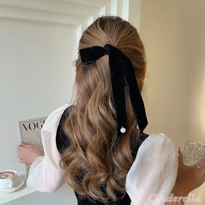 Fransız Tarzı Uzun Kurdele İnci Dekor Siyah Kadife Fiyonk Otomatik Toka - Zarif Kadın Saç Tokası