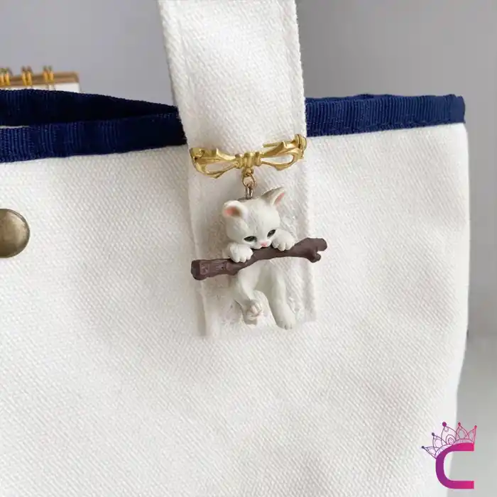 Karikatür Kedi Tasarım Broş - Arkadaşa Sevgiliye Hediyelik Çanta Elbise Ceket Yaka İğnesi Broşu