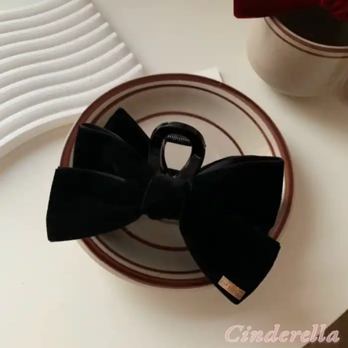 LoveDays Mat Kadife Kumaş Büyük Boy Fiyonk Model Kadın Mandal Toka Siyah - Mandallı Saç Topuz Tokası