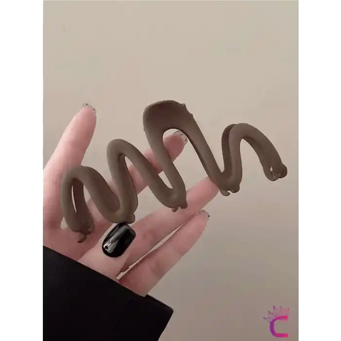 Mat Kahverengi Büyük Boy Kadın Mandal Toka 13cm Plastik - Şık ve Zarif Mandallı Saç Topuz Tokası