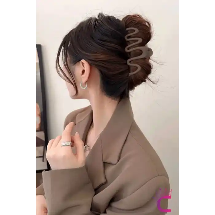 Mat Kahverengi Büyük Boy Kadın Mandal Toka 13cm Plastik - Şık ve Zarif Mandallı Saç Topuz Tokası