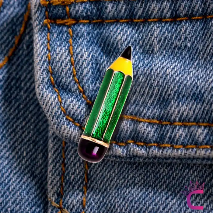 Öğretmen & Öğrenci Yeşil Kalem Broş Metal - Hediyelik Öğretmenler Günü Broş Ceket Yaka İğnesi Broşu