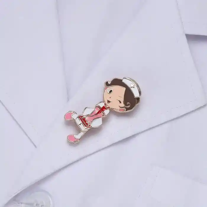 Sağlıkçı Hemşire Broş - Hediyelik Takı Aksesuar Charm Çanta Ceket Yaka İğnesi Rozeti Meslek Broşu