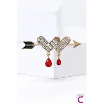 Kırmızı Zümrüt Taşlı Sallantılı Aşk Oklu Kalpli Kadın Broş - Hediyelik Sevgililer Günü Hediyesi Broş