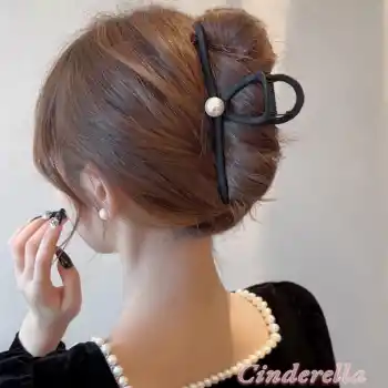 Siyah Sade ve Şık Model İncili Büyük Boy Kadın Metal Mandal Toka - Yeni Trend Mandallı Saç Tokası