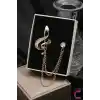Sol Anahtarı Müzik Notalı Taşlı Zincirli Broş Gold - Hediyelik Öğretmen Ceket Yaka İğnesi Broşu