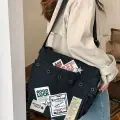 Siyah Good Luck Patch Baskılı Postacı Omuz Çantası