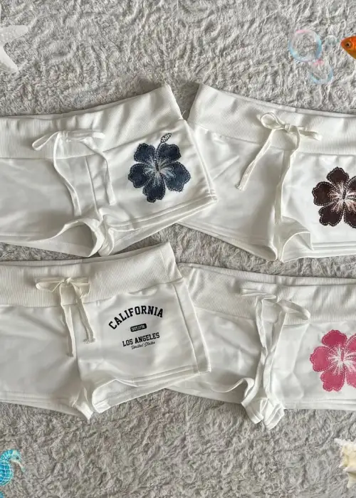 Beyaz Hibiscus Mini Şort