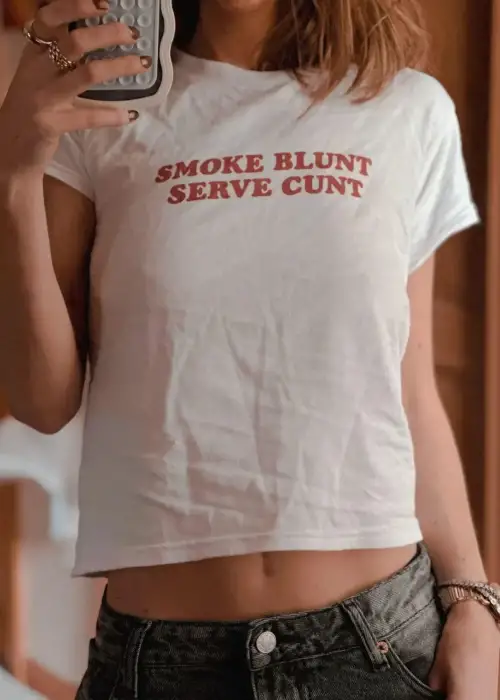 Beyaz Smoke Blunt Serve Baskılı Crop