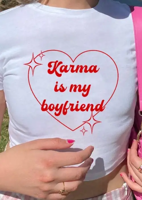 Beyaz Karma İs My Boyfriend Baskılı Crop