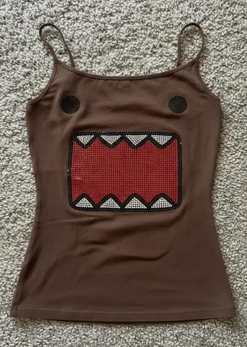 Kahverengi Domo Kun Askılı Crop